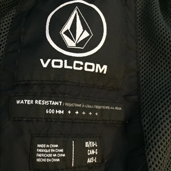 A Black Volcom Windbreaker - Picture 2 of 3